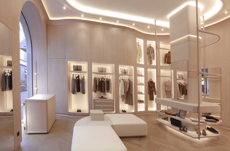 “L’Appartamento” di Ludovica Mascheroni è una boutique/showroom dedicata all’arredo e all’abbigliamento di lusso in Via Gesù 13, nel Quadrilatero della moda di Milano
