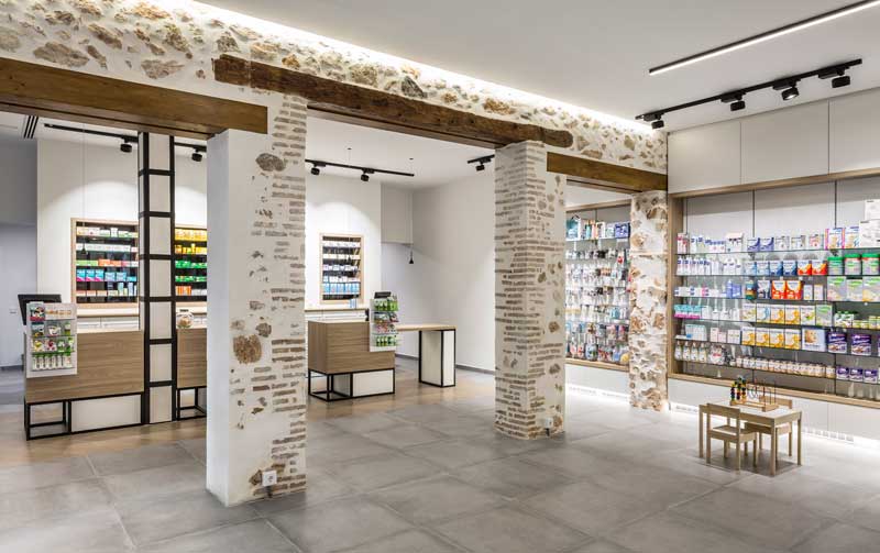 Destudio Arquitectura projected the TARAZONA Pharmacy in Valencia