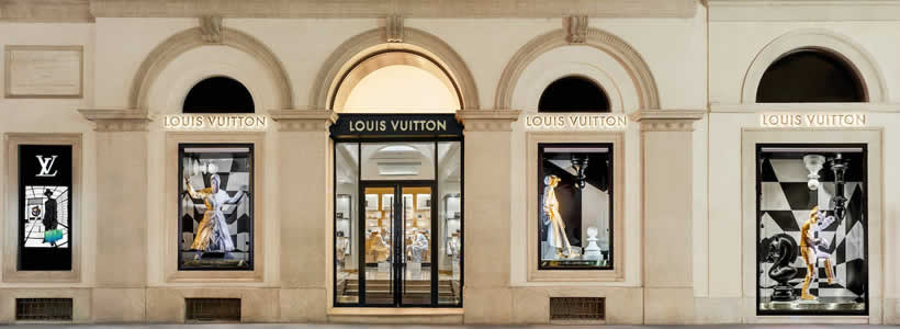 Louis Vuitton: nelle vetrine di Milano un omaggio Virgil Abloh