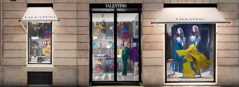 Valentino: un allestimento con le immagini di Zendaya per la collezione Rendez-Vous