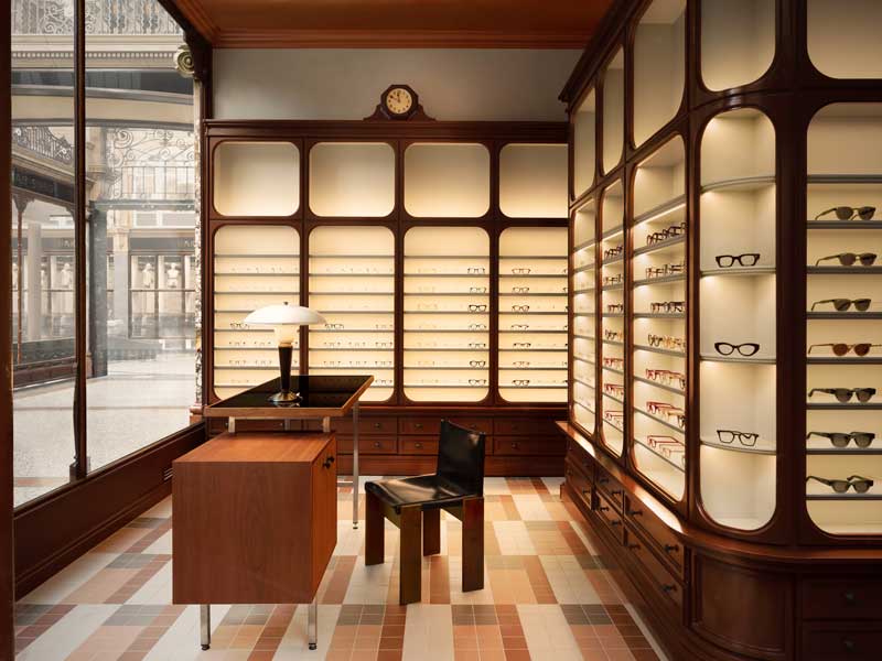 Lo studio di design londinese Child Studio ha recentemente completato gli interni del negozio di Leeds del produttore britannico di occhiali Cubitts