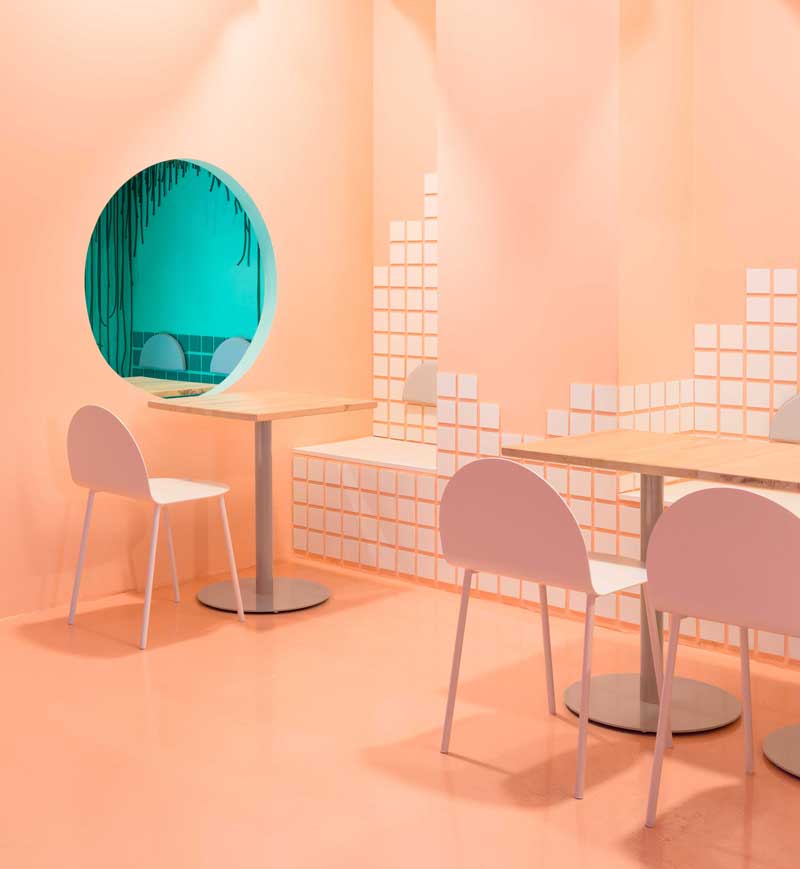 Sunset-inspired atmosphere inside Baovan Restaurant in Valencia