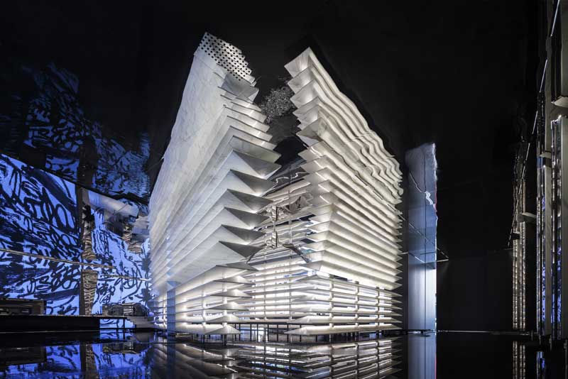 Sculptural retail surfaces and immersive exhibition design at Techsize flagship store