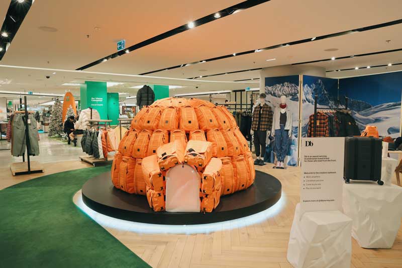 Bagloo installation by Wrks agency for Db at Printemps Haussmann