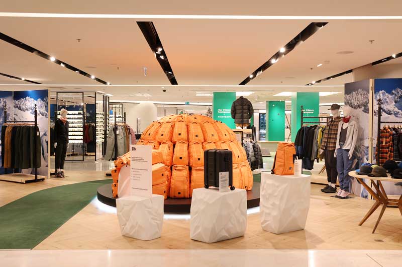 Bagloo installation by Wrks agency for Db at Printemps Haussmann