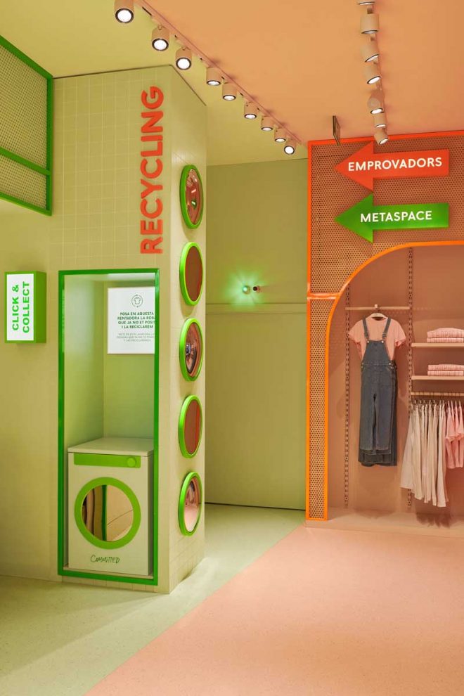 camerini Mango Teen con specchi e lighting futuristico