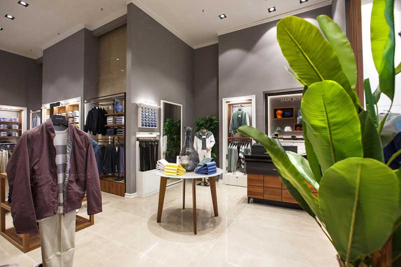 Nuovi store per Dan John