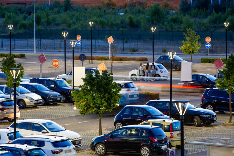 lampioni Classic Street Led per gli spazi esterni del Centro Commerciale Megalò