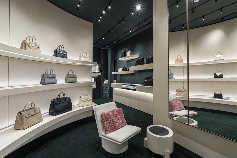 Valextra apre il suo primo flagship store a Parigi