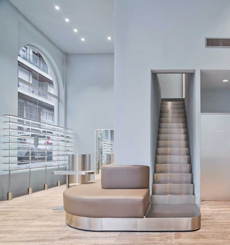El Departamento continues with the openings of the new series of optical boutiques designed for PJ. Lobster