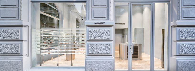 El Departamento continues with the openings of the new series of optical boutiques designed for PJ. Lobster