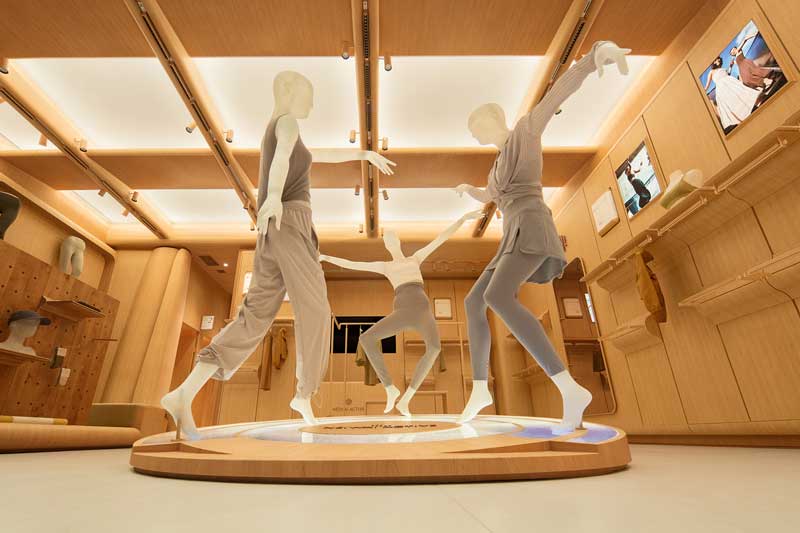 The formal design of model props emphasizes strength and dynamism over the traditional, rigid arrangement of mannequins