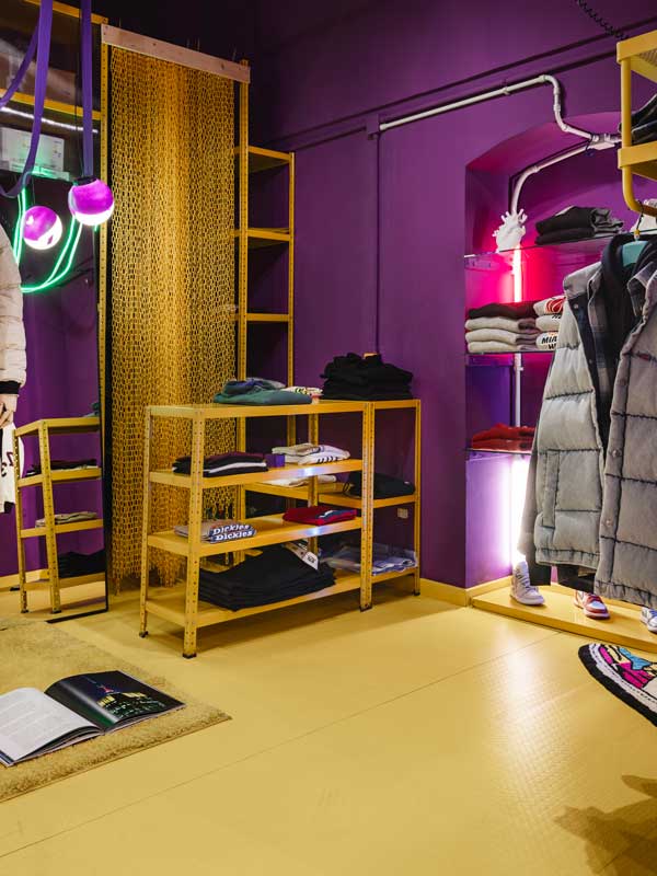 ambiente progettato prendendo ispirazione dal mondo streetwear
