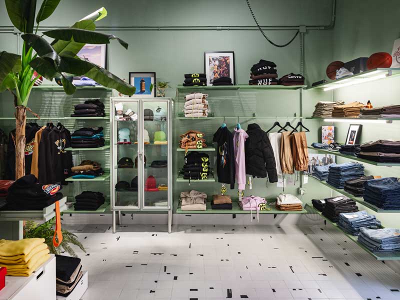 ristrutturazione vetrina espositiva per accessori