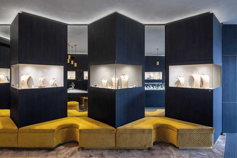 A zigzag display case offered a zone for seating and casual observation of pieces with a mirror