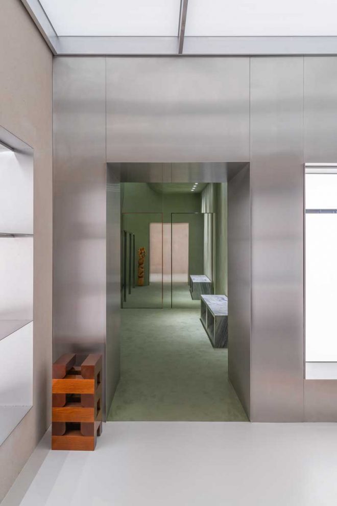 Thibaut Allgayer Design Office ha recentemente completato il flagship store di J.Lindeberg
