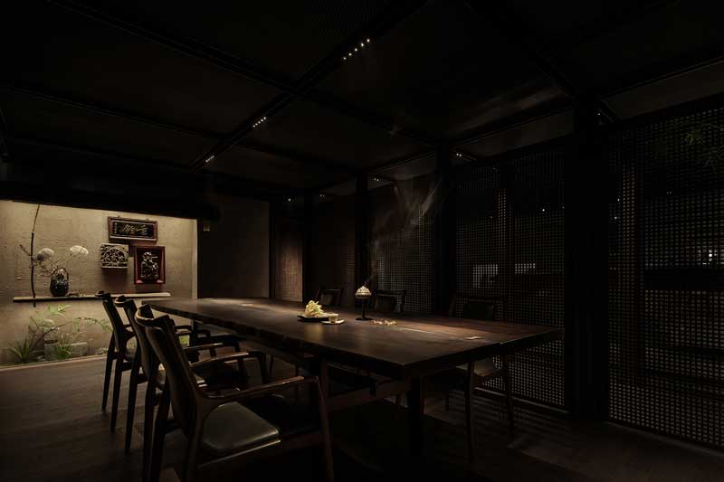 The space combines traditional oriental aesthetics with architectural culture