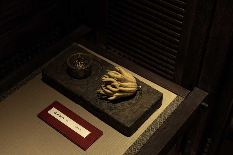 The space combines traditional oriental aesthetics with architectural culture