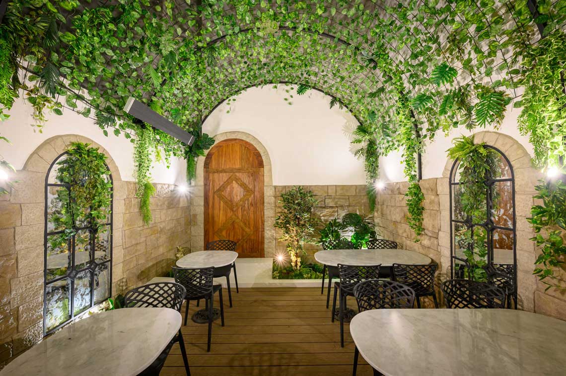 Selah Cafè, vista del locale con progetto illuminotecnico
