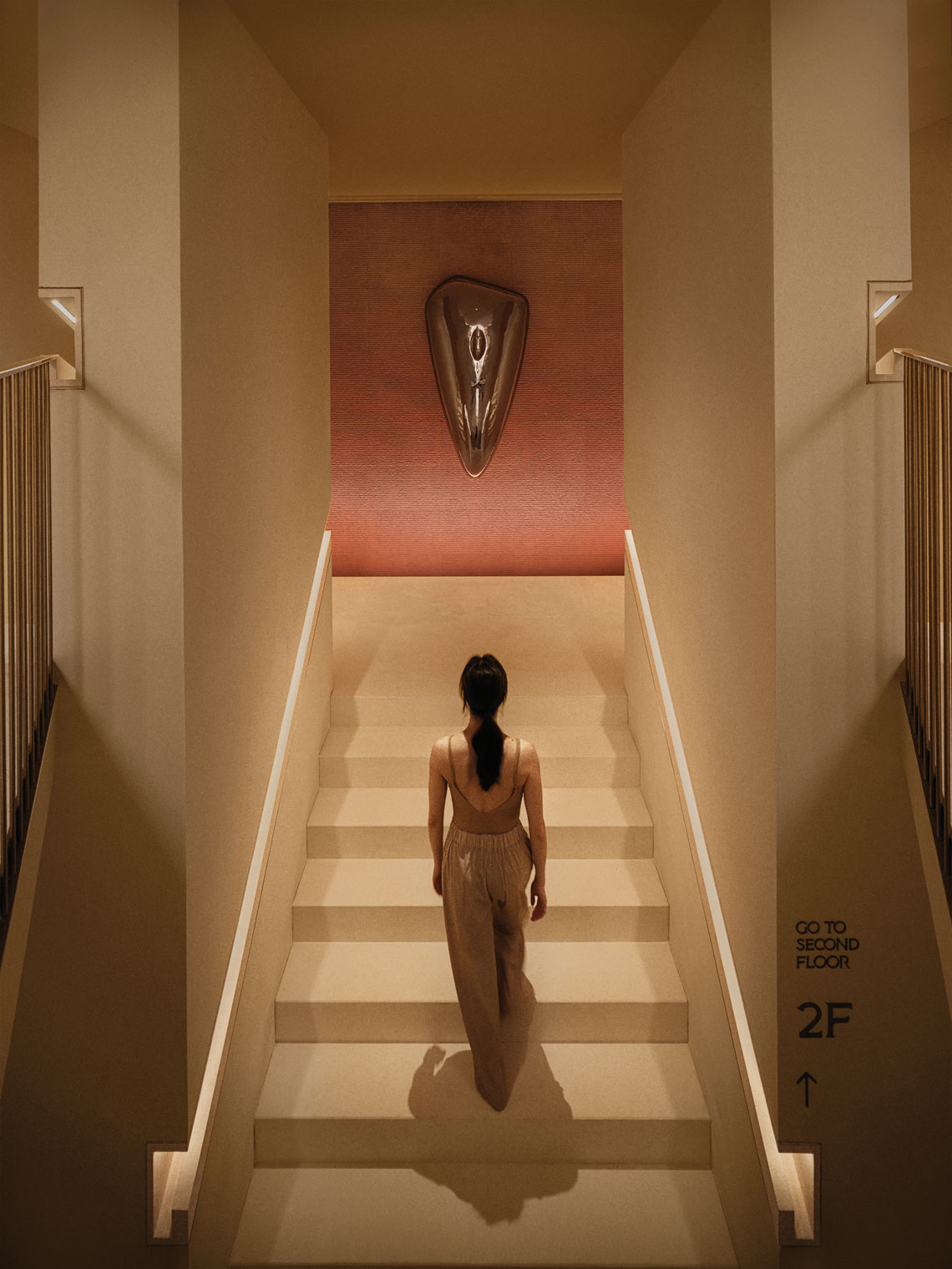 Sculptural interior space at Hoormem with soft surfaces and an organic architectural language