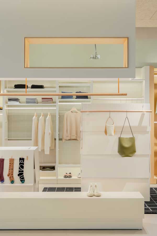 ZUCZUG Flat with modular furniture and cloakroom layout
