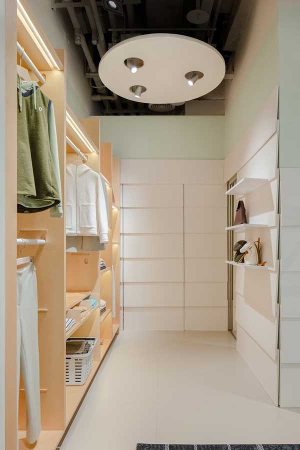 Wardrobe-inspired retail interior in ZUCZUG Flat