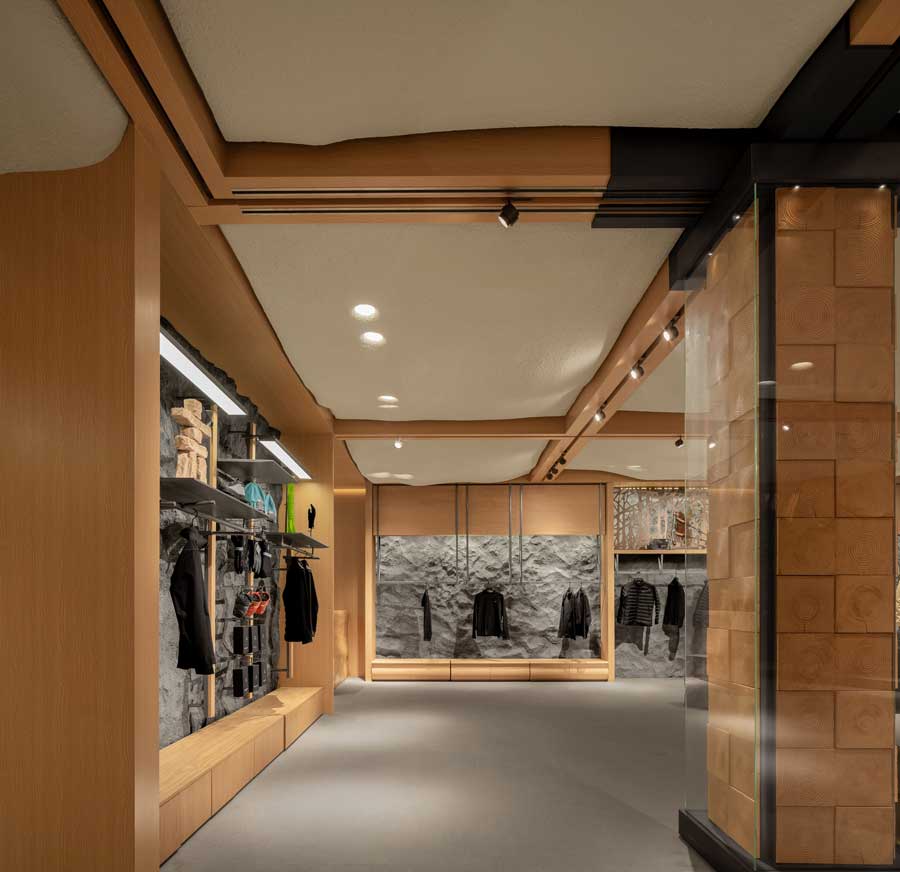Dettaglio delle superfici interne del flagship ARC'TERYX a Pechino