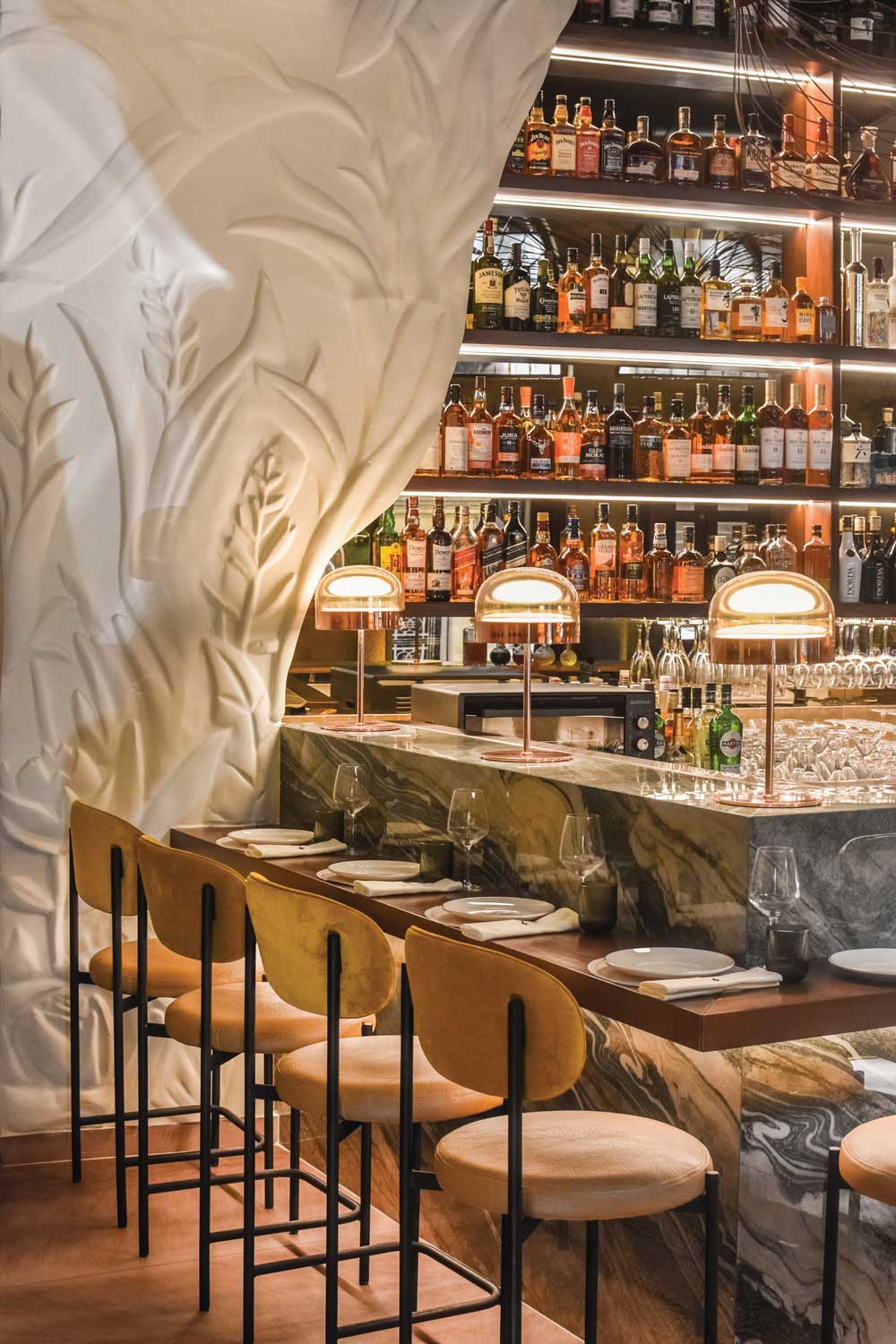 Bobo bistrot in Beirut with interior design combining color and natural references