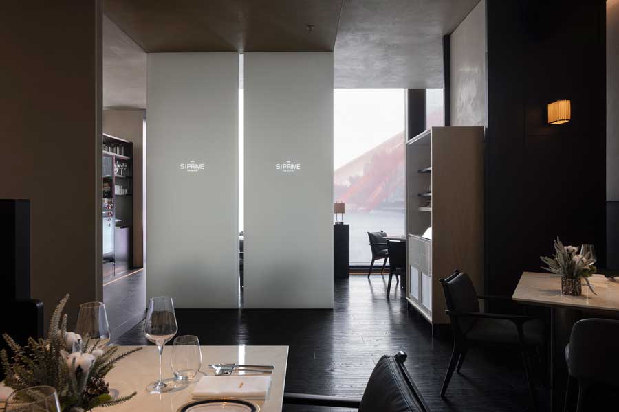 Open dining area at US’ PRIME 1885 Steak House in Hangzhou with contemporary restaurant interior design