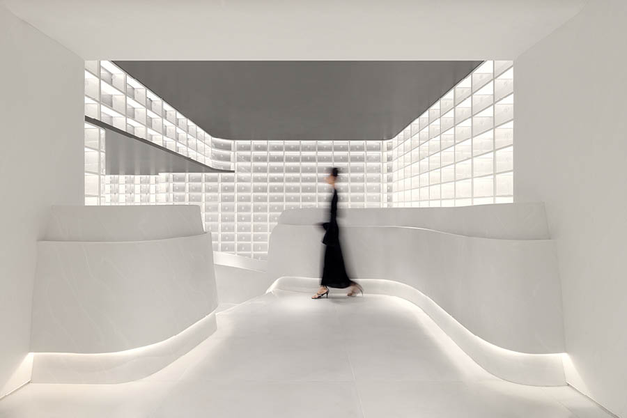 vista generale del flagship store Florasis in Cina