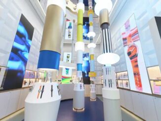 Esposizione orologi Swatch con arredi XL e layout fluido
