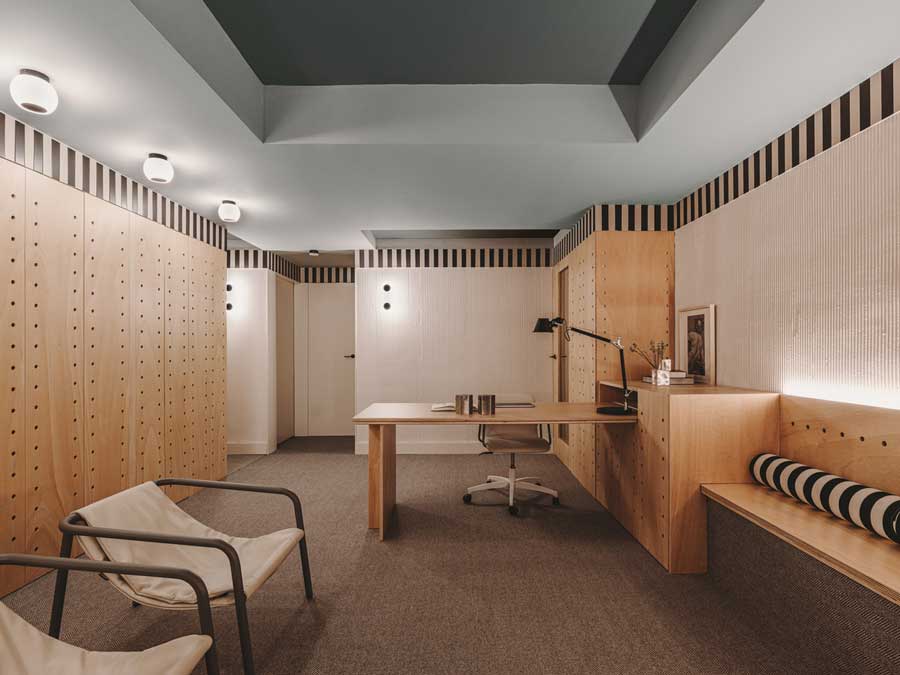 Psychology center interior in Valencia designed by Viruta Lab with calm domestic atmosphere