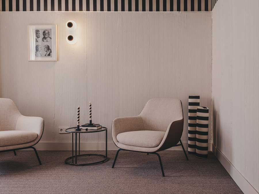 Custom designed furniture with raw finishes in psychology center by Viruta Lab