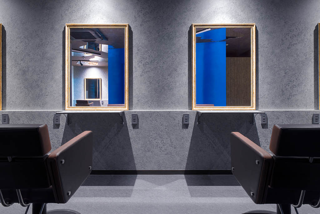 Dettaglio dello spazio interno del salone progettato da Moriyuki Ochiai Architects