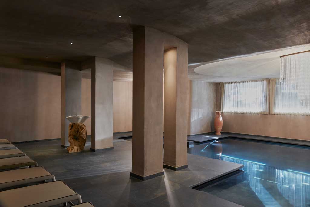 Progetto illuminotecnico piscina Hotel Splendid realizzato da Buzzi&Buzzi