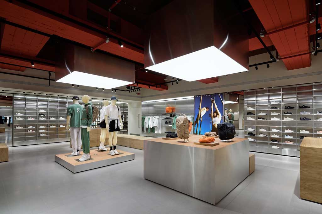 flagship store On Milano corso Vittorio Emanuele
