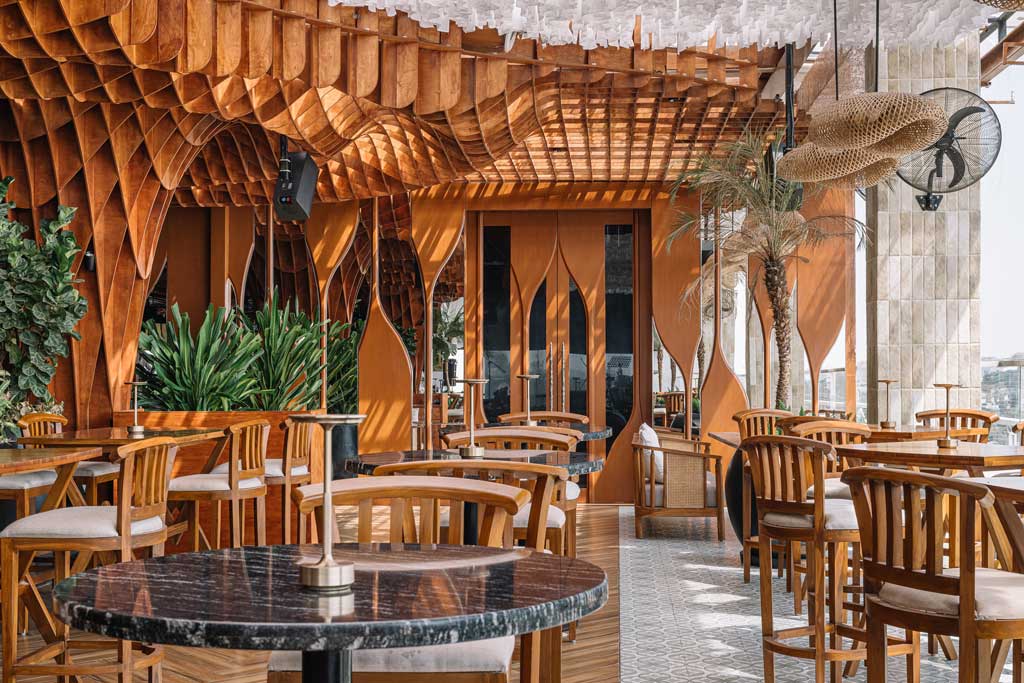 Cara Cara, il bar sui tetti di Hyderabad che utilizza il design per creare il luogo perfetto dove rilassarsi