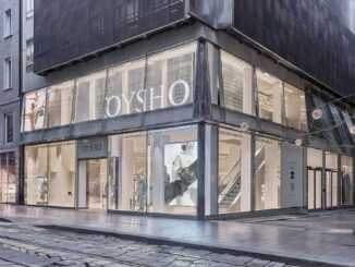 Flagship store Oysho in Via Torino a Milano: facciata moderna con vetrate e schermi digitali