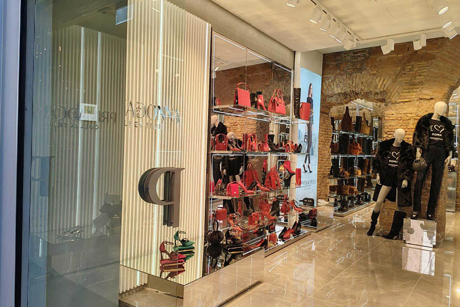 Interni Primadonna Collection store in via del Corso Roma - area espositiva