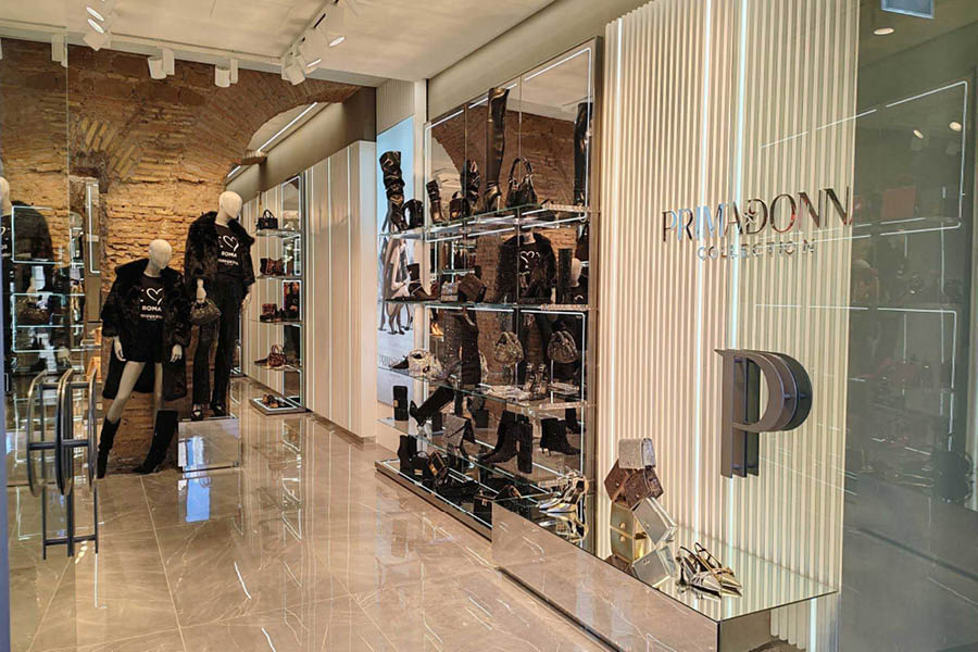 Vista complessiva del Primadonna Collection store in via del Corso Roma