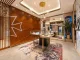 Interno della boutique Vacheron Constantin a Roma, con espositori illuminati, parete decorata con Croce di Malta retroilluminata e dettagli di design raffinato.