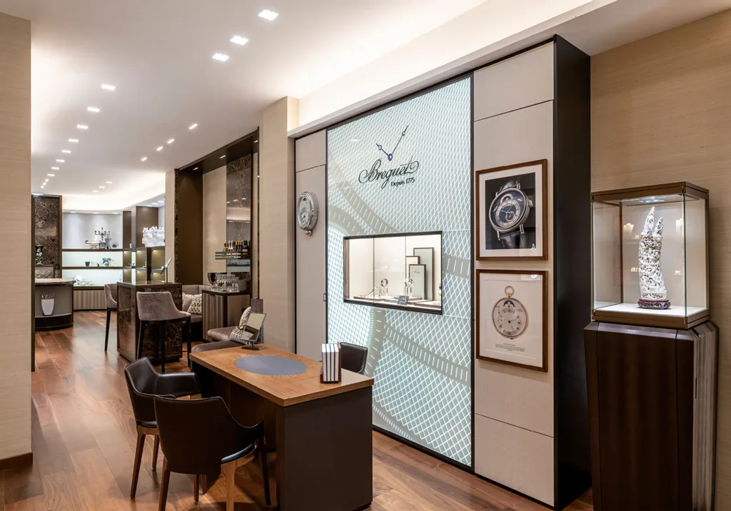 Custom lighting fixture for jewelry store