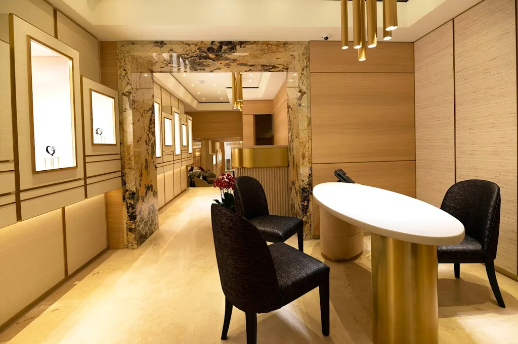 Lighting system design for a jewelry store
