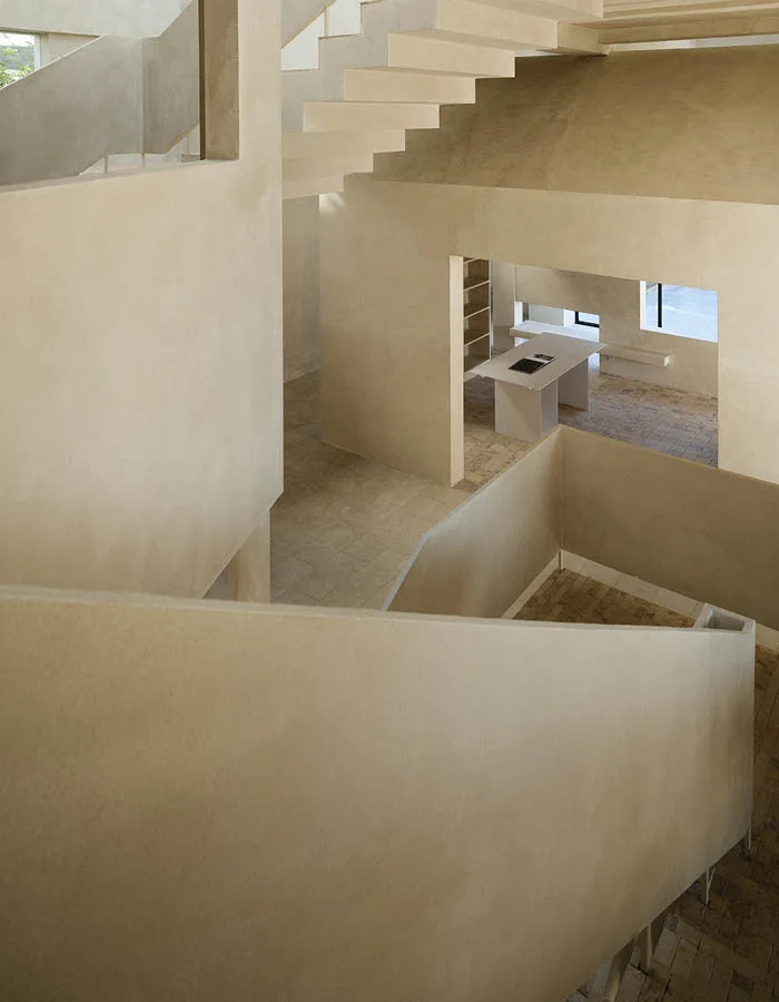 Interior design featuring natural light and earthy textures