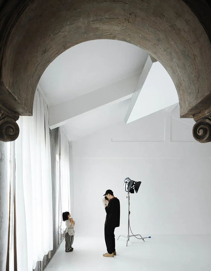 Shan Ding You Feng Photography Art Space nestled between mountains and lake