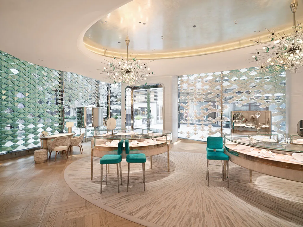 Interno del negozio Tiffany & Co. nel Quartiere Dorotheen di Stoccarda