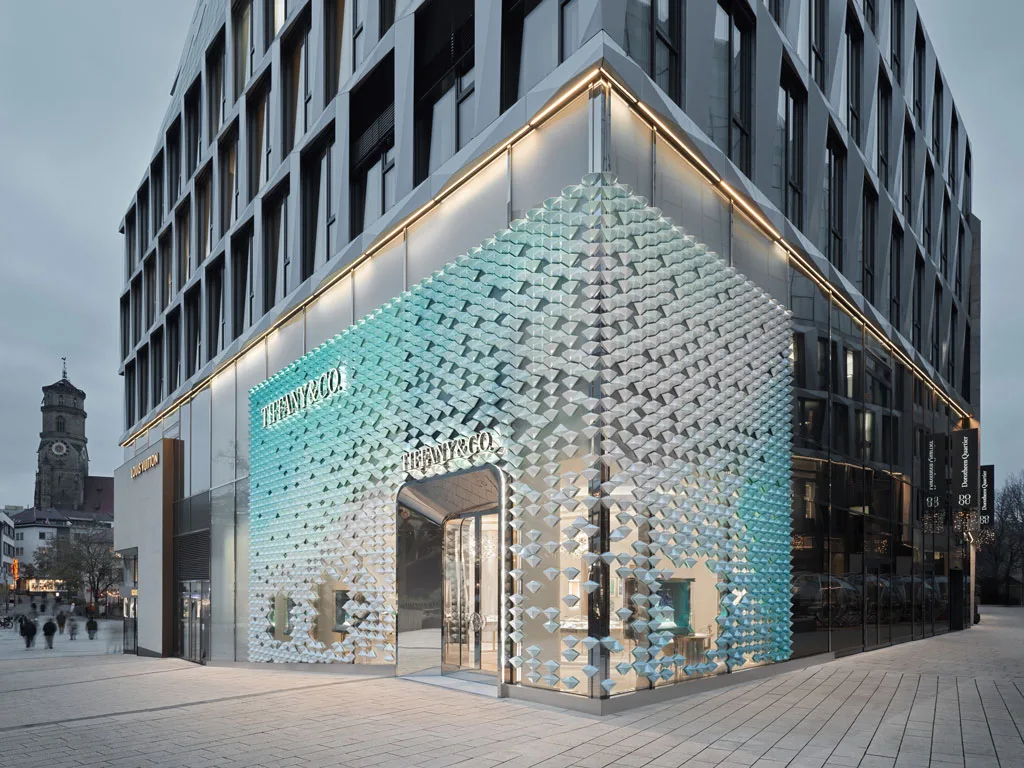 Vista esterna del negozio Tiffany & Co. nel Quartiere Dorotheen di Stoccarda