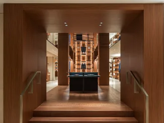Maison Zilli è concepita come una residenza parigina di lusso, in cui ogni dettaglio è studiato per valorizzare le collezioni del brand.