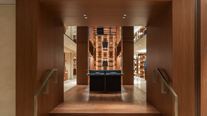 Maison Zilli è concepita come una residenza parigina di lusso, in cui ogni dettaglio è studiato per valorizzare le collezioni del brand.