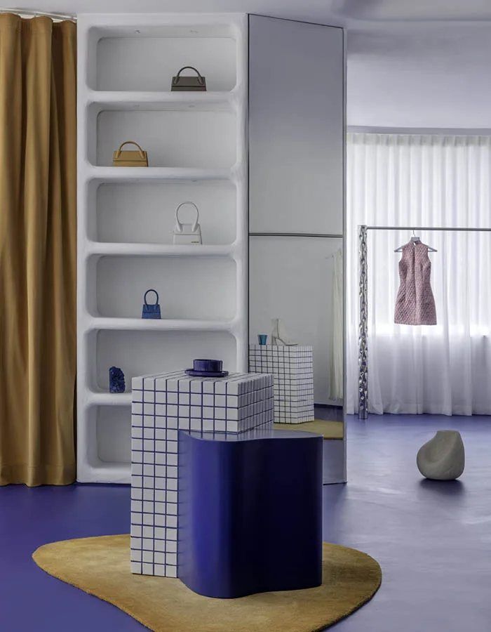 Showroom Nezo con design futuristico, arredi contemporanei e illuminazione LED scultorea